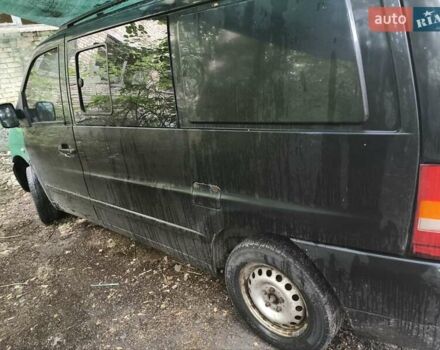 Черный Мерседес Вито, объемом двигателя 2.2 л и пробегом 390 тыс. км за 2750 $, фото 2 на Automoto.ua