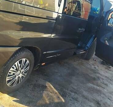 Мерседес Вито 2001 в Новом Буге на Automoto.ua Черный Мерседес Вито, объемом двигателя 2.2 л и пробегом 412 тыс. км за 8000 $, фото 2 на Automoto.ua