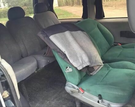 Черный Мерседес Вито, объемом двигателя 2.2 л и пробегом 288 тыс. км за 3000 $, фото 5 на Automoto.ua