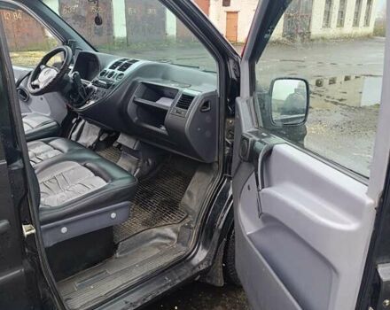 Черный Мерседес Вито, объемом двигателя 2.15 л и пробегом 520 тыс. км за 4950 $, фото 7 на Automoto.ua