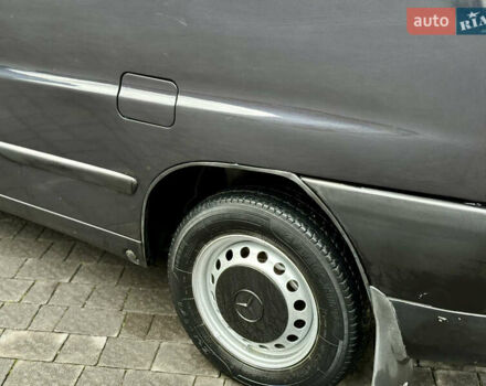 Черный Мерседес Вито, объемом двигателя 2.2 л и пробегом 370 тыс. км за 4699 $, фото 18 на Automoto.ua