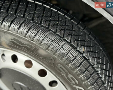 Черный Мерседес Вито, объемом двигателя 2.2 л и пробегом 370 тыс. км за 4699 $, фото 13 на Automoto.ua