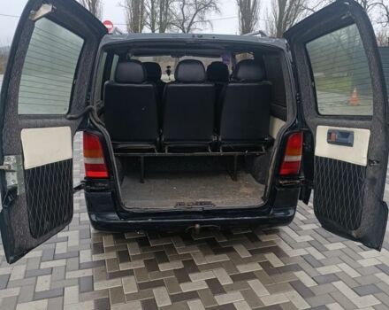 Черный Мерседес Вито, объемом двигателя 2 л и пробегом 340 тыс. км за 2699 $, фото 2 на Automoto.ua