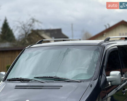 Черный Мерседес Вито, объемом двигателя 2.2 л и пробегом 370 тыс. км за 4699 $, фото 7 на Automoto.ua