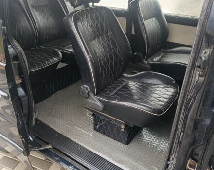 Черный Мерседес Вито, объемом двигателя 2 л и пробегом 340 тыс. км за 2699 $, фото 8 на Automoto.ua