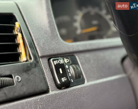 Черный Мерседес Вито, объемом двигателя 2.2 л и пробегом 370 тыс. км за 4699 $, фото 42 на Automoto.ua