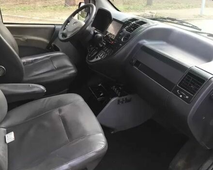 Черный Мерседес Вито, объемом двигателя 2.2 л и пробегом 288 тыс. км за 3000 $, фото 4 на Automoto.ua