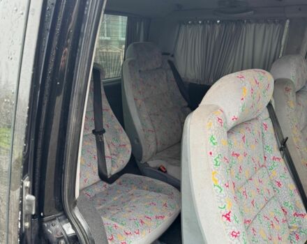 Черный Мерседес Вито, объемом двигателя 2.2 л и пробегом 360 тыс. км за 6000 $, фото 9 на Automoto.ua