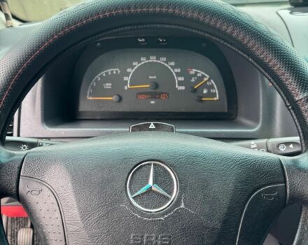 Черный Мерседес Вито, объемом двигателя 2.2 л и пробегом 360 тыс. км за 6000 $, фото 11 на Automoto.ua