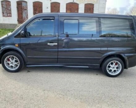 Черный Мерседес Вито, объемом двигателя 2.1 л и пробегом 311 тыс. км за 3000 $, фото 1 на Automoto.ua