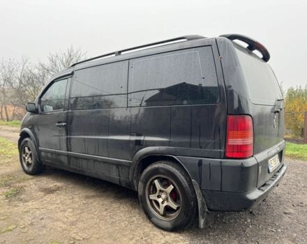 Черный Мерседес Вито, объемом двигателя 2.2 л и пробегом 360 тыс. км за 6000 $, фото 3 на Automoto.ua