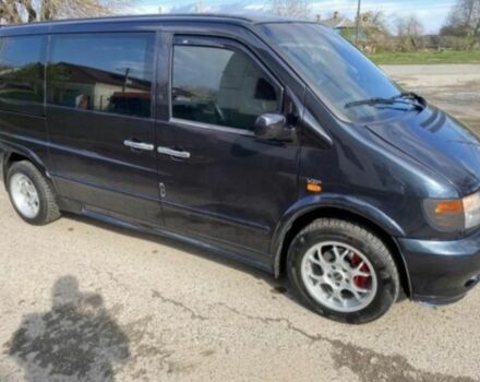 Черный Мерседес Вито, объемом двигателя 2.1 л и пробегом 311 тыс. км за 3000 $, фото 2 на Automoto.ua