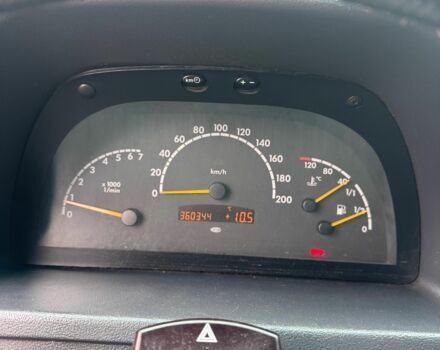 Черный Мерседес Вито, объемом двигателя 2.2 л и пробегом 360 тыс. км за 6000 $, фото 12 на Automoto.ua