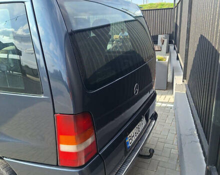 Черный Мерседес Вито, объемом двигателя 2.15 л и пробегом 300 тыс. км за 4500 $, фото 2 на Automoto.ua