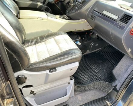 Черный Мерседес Вито, объемом двигателя 2.1 л и пробегом 311 тыс. км за 3000 $, фото 7 на Automoto.ua