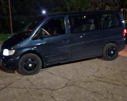 Черный Мерседес Вито, объемом двигателя 2.15 л и пробегом 300 тыс. км за 4500 $, фото 5 на Automoto.ua