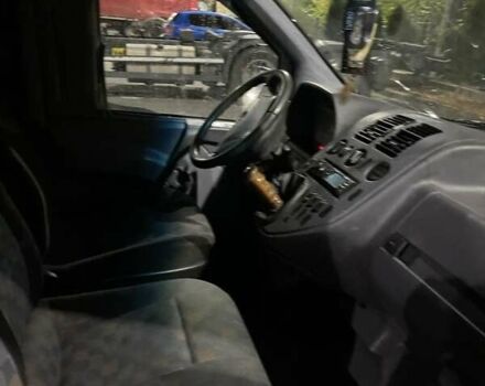 Черный Мерседес Вито, объемом двигателя 2.15 л и пробегом 400 тыс. км за 3500 $, фото 1 на Automoto.ua