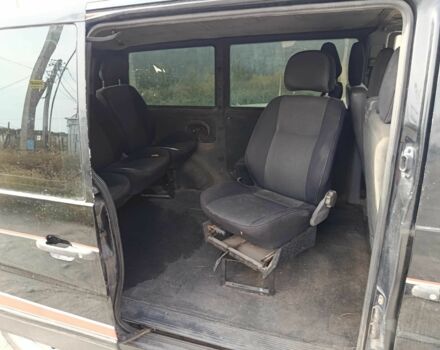 Черный Мерседес Вито, объемом двигателя 2.1 л и пробегом 380 тыс. км за 3800 $, фото 13 на Automoto.ua