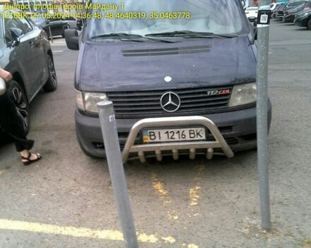 Черный Мерседес Вито, объемом двигателя 2.2 л и пробегом 500 тыс. км за 4500 $, фото 1 на Automoto.ua