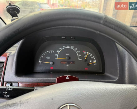 Черный Мерседес Вито, объемом двигателя 2.15 л и пробегом 347 тыс. км за 5200 $, фото 7 на Automoto.ua