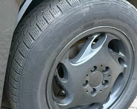 Мерседес Вито 2003 в Черновцах на Automoto.ua Черный Мерседес Вито, объемом двигателя 2.15 л и пробегом 340 тыс. км за 4850 $, фото 15 на Automoto.ua