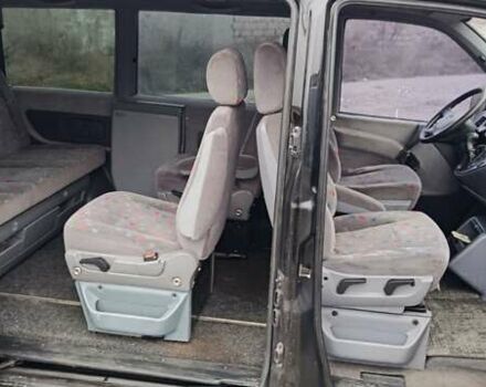 Черный Мерседес Вито, объемом двигателя 2.15 л и пробегом 280 тыс. км за 8000 $, фото 13 на Automoto.ua