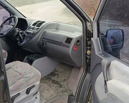 Черный Мерседес Вито, объемом двигателя 2.15 л и пробегом 280 тыс. км за 8000 $, фото 14 на Automoto.ua