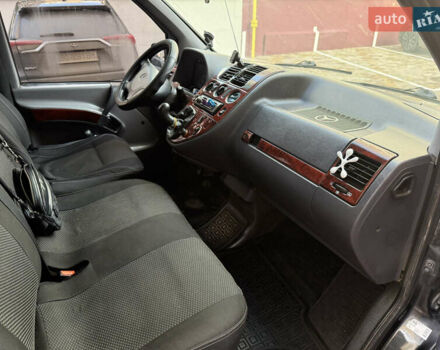 Черный Мерседес Вито, объемом двигателя 2.15 л и пробегом 347 тыс. км за 5200 $, фото 5 на Automoto.ua