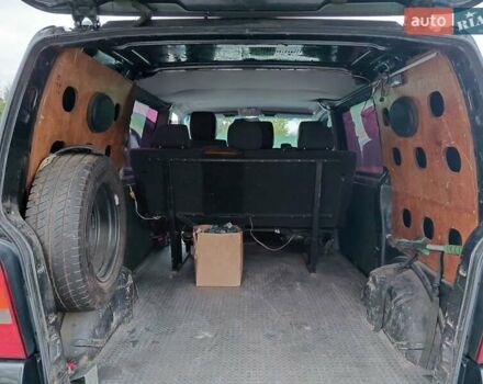 Черный Мерседес Вито, объемом двигателя 2.2 л и пробегом 489 тыс. км за 5200 $, фото 13 на Automoto.ua