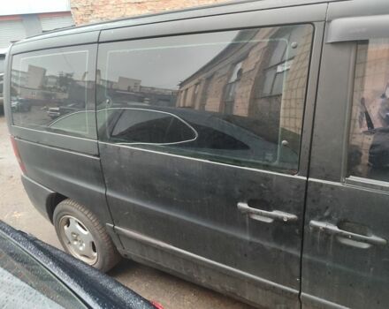 Черный Мерседес Вито, объемом двигателя 2.1 л и пробегом 460 тыс. км за 3578 $, фото 4 на Automoto.ua