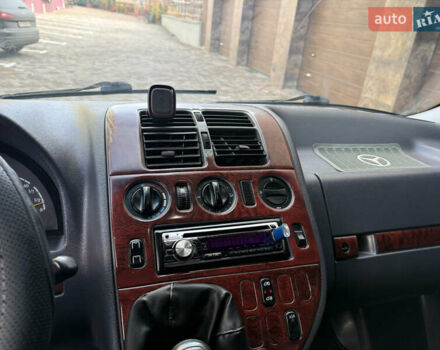 Черный Мерседес Вито, объемом двигателя 2.15 л и пробегом 347 тыс. км за 5200 $, фото 4 на Automoto.ua