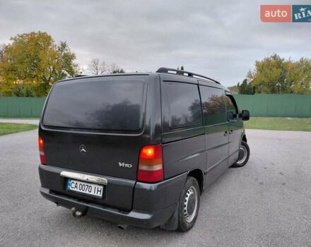 Черный Мерседес Вито, объемом двигателя 2.2 л и пробегом 489 тыс. км за 5200 $, фото 2 на Automoto.ua