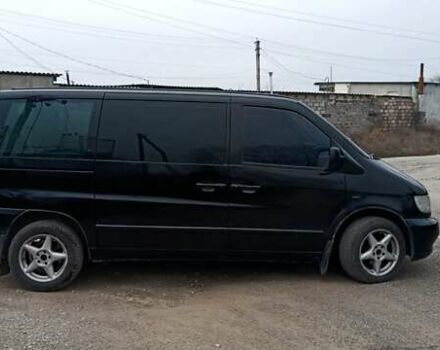 Черный Мерседес Вито, объемом двигателя 2.15 л и пробегом 280 тыс. км за 8000 $, фото 2 на Automoto.ua