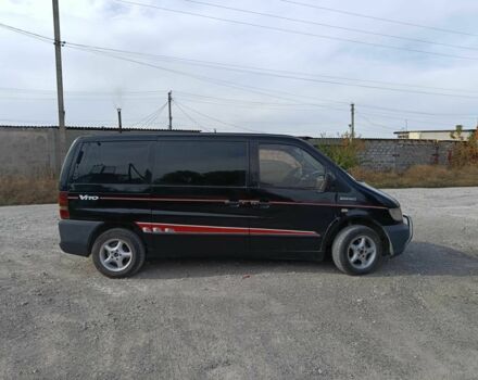 Черный Мерседес Вито, объемом двигателя 2.1 л и пробегом 380 тыс. км за 3800 $, фото 4 на Automoto.ua