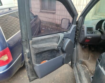 Черный Мерседес Вито, объемом двигателя 2.1 л и пробегом 460 тыс. км за 3578 $, фото 5 на Automoto.ua