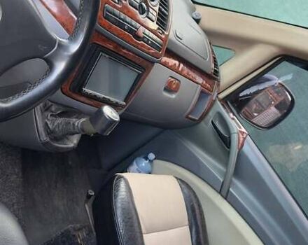 Черный Мерседес Вито, объемом двигателя 2.15 л и пробегом 460 тыс. км за 8300 $, фото 4 на Automoto.ua