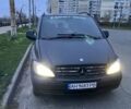 Черный Мерседес Вито, объемом двигателя 2.15 л и пробегом 264 тыс. км за 6000 $, фото 4 на Automoto.ua