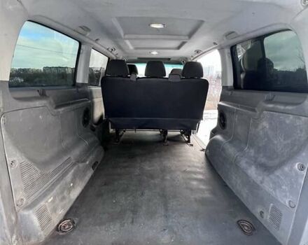 Черный Мерседес Вито, объемом двигателя 2.2 л и пробегом 310 тыс. км за 6100 $, фото 13 на Automoto.ua