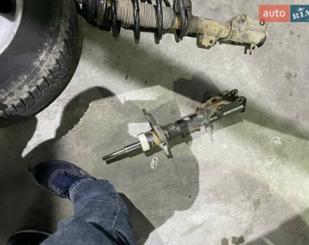 Черный Мерседес Вито, объемом двигателя 2.15 л и пробегом 367 тыс. км за 9999 $, фото 21 на Automoto.ua