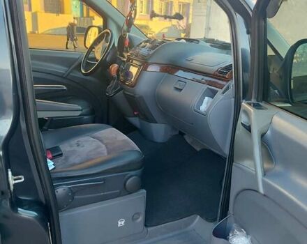 Черный Мерседес Вито, объемом двигателя 2.15 л и пробегом 300 тыс. км за 8200 $, фото 6 на Automoto.ua