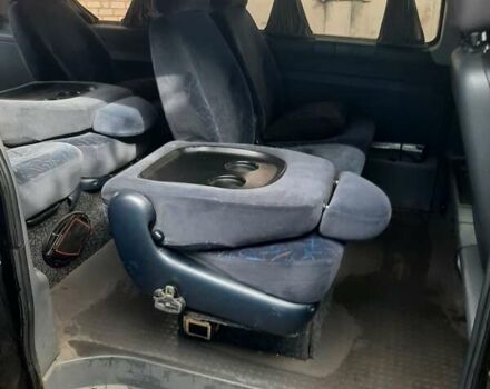 Черный Мерседес Вито, объемом двигателя 2.15 л и пробегом 420 тыс. км за 8500 $, фото 8 на Automoto.ua