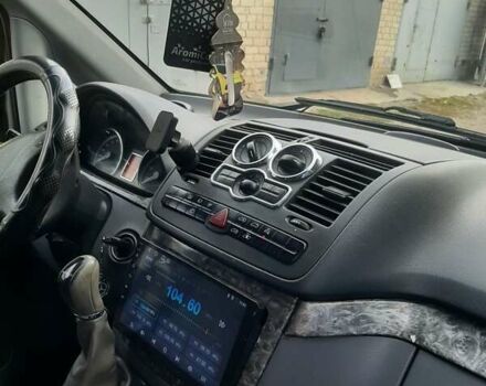Черный Мерседес Вито, объемом двигателя 2.15 л и пробегом 420 тыс. км за 8500 $, фото 7 на Automoto.ua