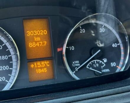 Черный Мерседес Вито, объемом двигателя 2.15 л и пробегом 300 тыс. км за 12700 $, фото 20 на Automoto.ua