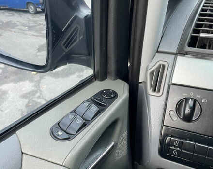 Черный Мерседес Вито, объемом двигателя 2.15 л и пробегом 438 тыс. км за 7900 $, фото 18 на Automoto.ua