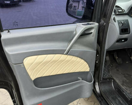 Черный Мерседес Вито, объемом двигателя 2.2 л и пробегом 285 тыс. км за 7999 $, фото 11 на Automoto.ua