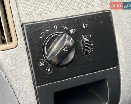 Черный Мерседес Вито, объемом двигателя 2.15 л и пробегом 268 тыс. км за 6490 $, фото 17 на Automoto.ua