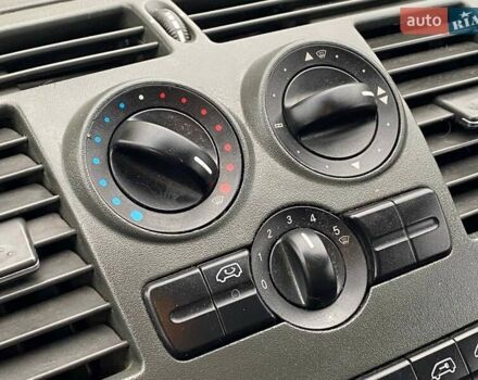 Черный Мерседес Вито, объемом двигателя 2.15 л и пробегом 268 тыс. км за 6490 $, фото 14 на Automoto.ua