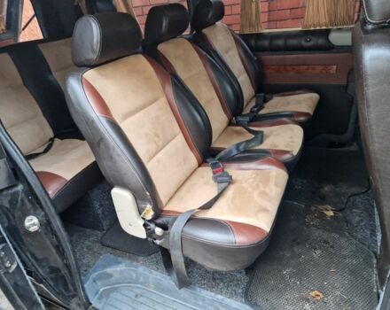 Черный Мерседес Вито, объемом двигателя 2.1 л и пробегом 500 тыс. км за 5500 $, фото 5 на Automoto.ua