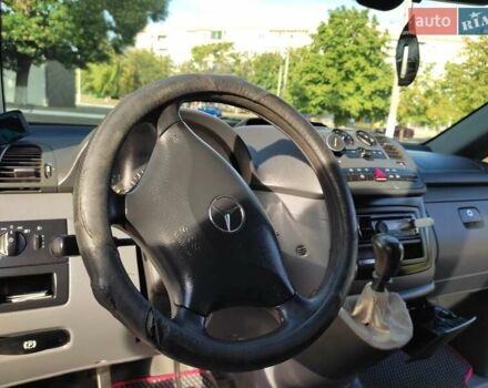 Черный Мерседес Вито, объемом двигателя 2.15 л и пробегом 375 тыс. км за 7500 $, фото 10 на Automoto.ua