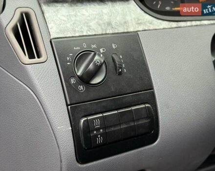 Черный Мерседес Вито, объемом двигателя 2.15 л и пробегом 300 тыс. км за 7300 $, фото 13 на Automoto.ua